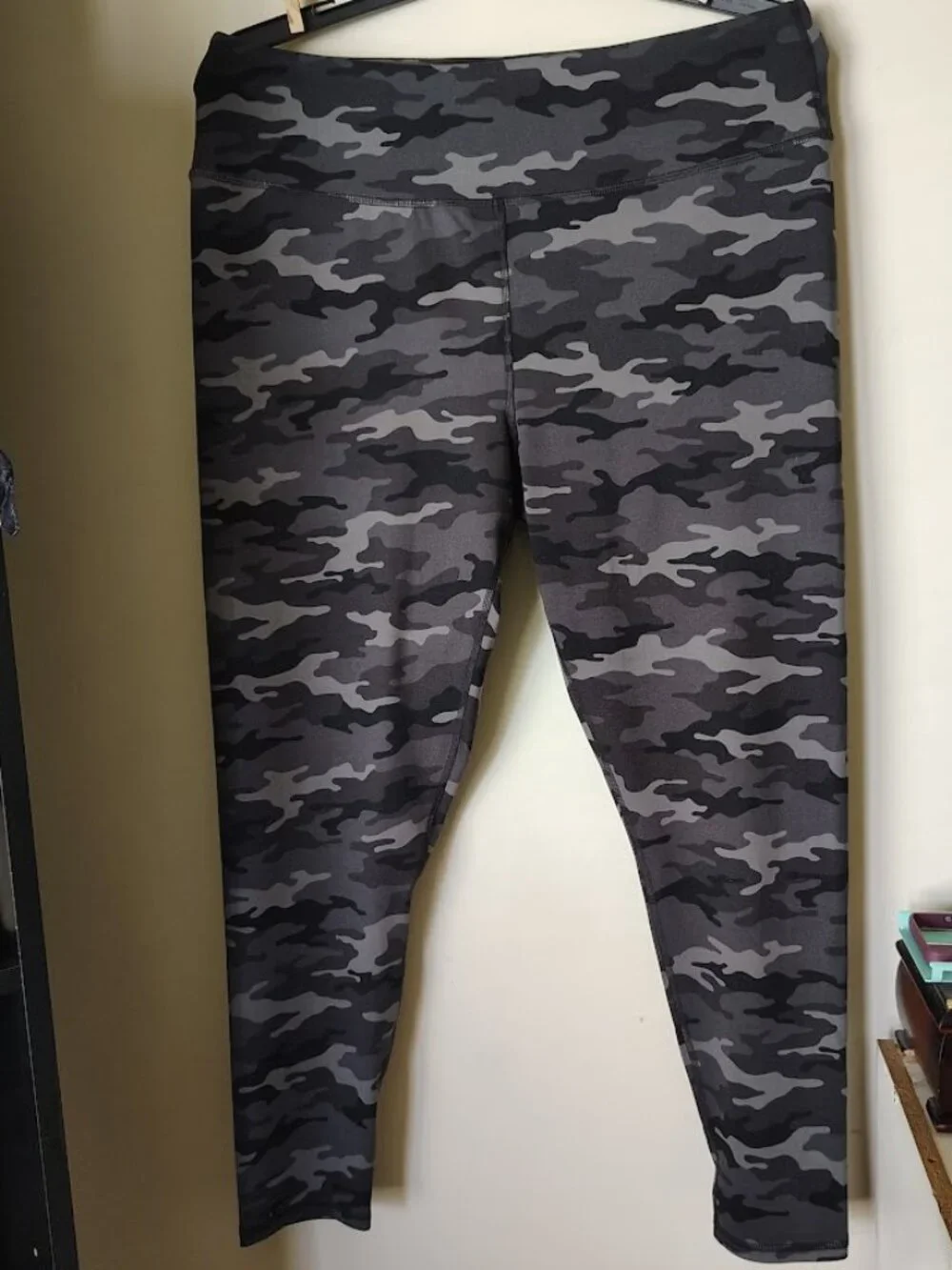 Women's 'Maurices' High Rise Camo Leggings Size XL